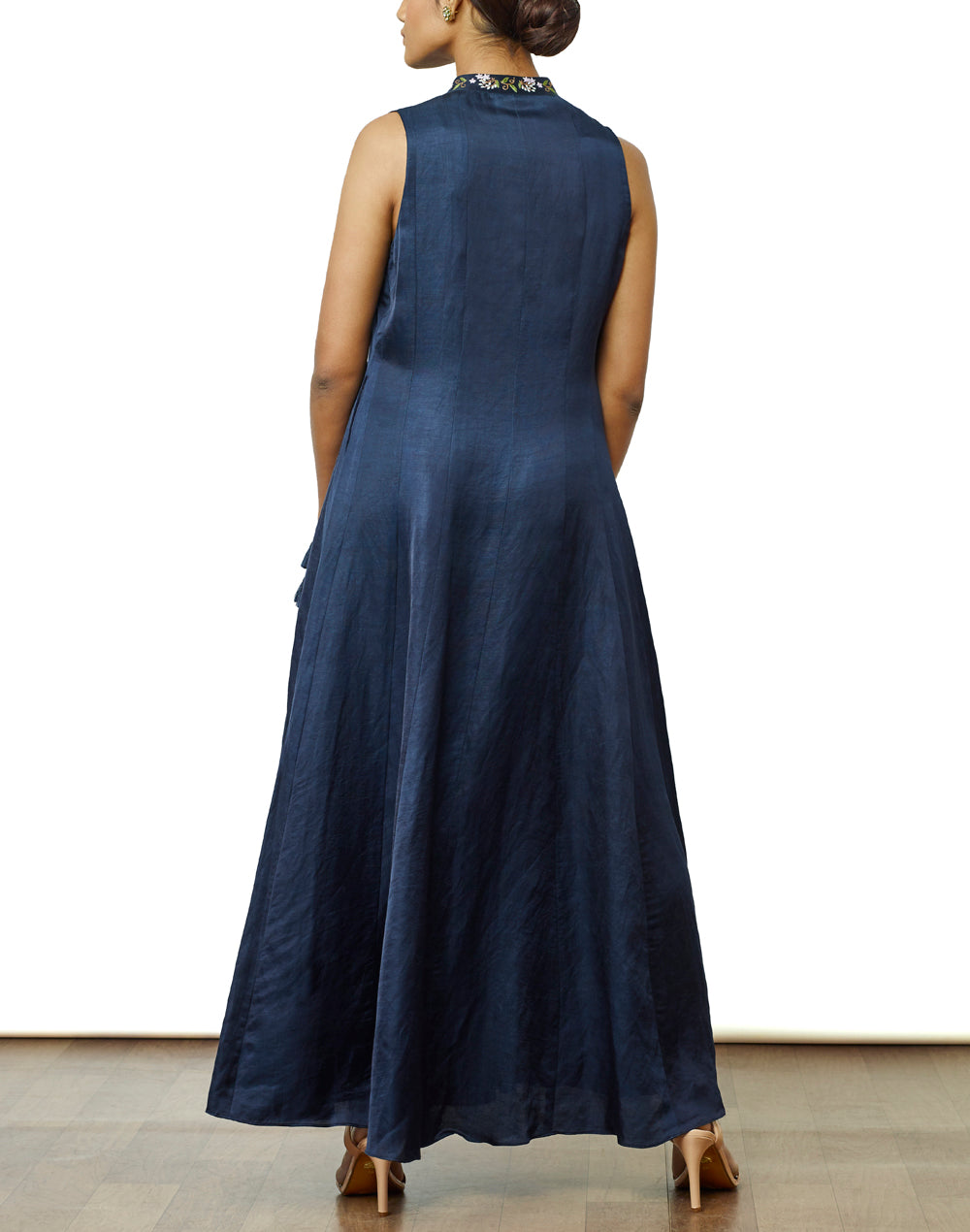 Embroidered Overlap Suit