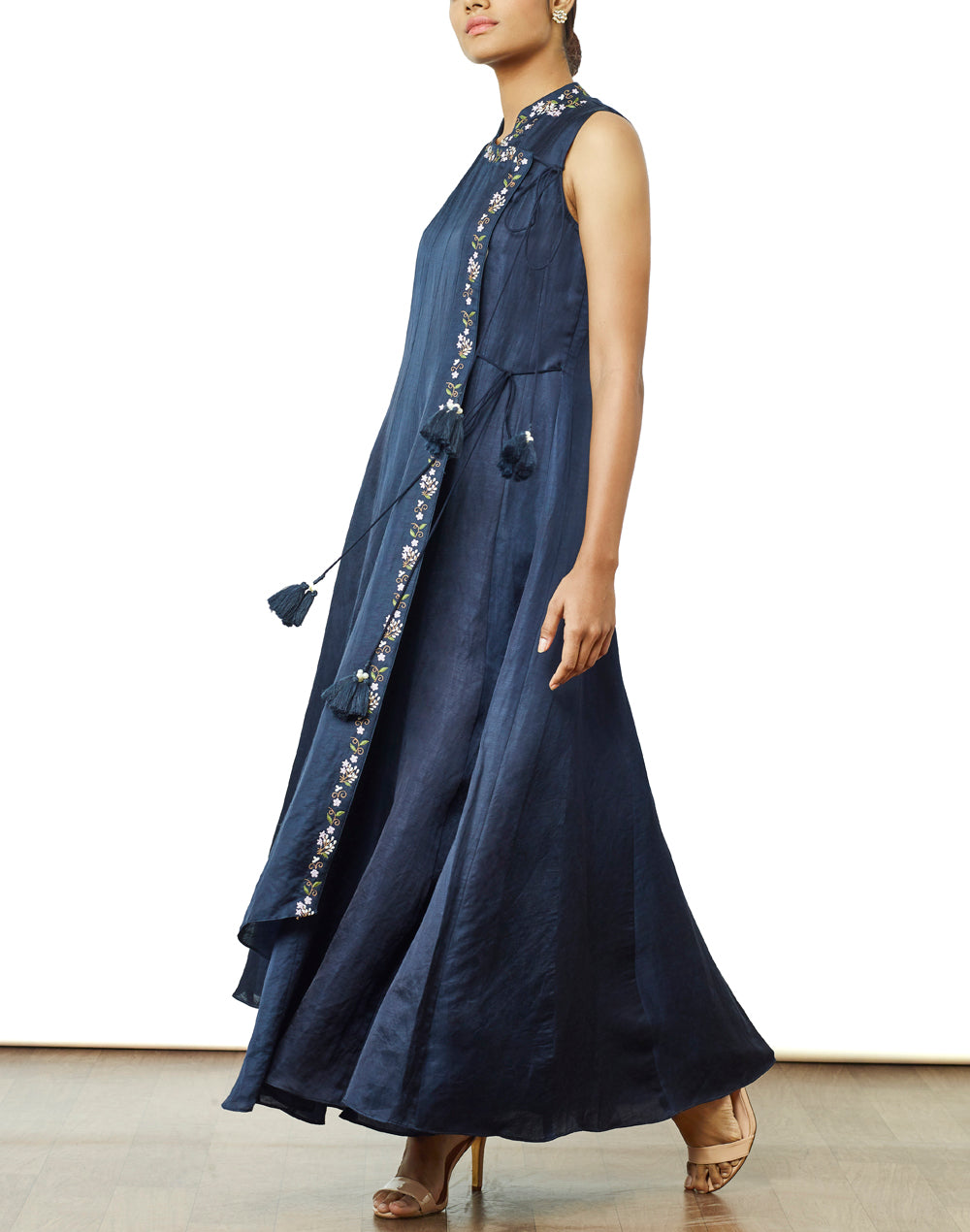 Embroidered Overlap Suit